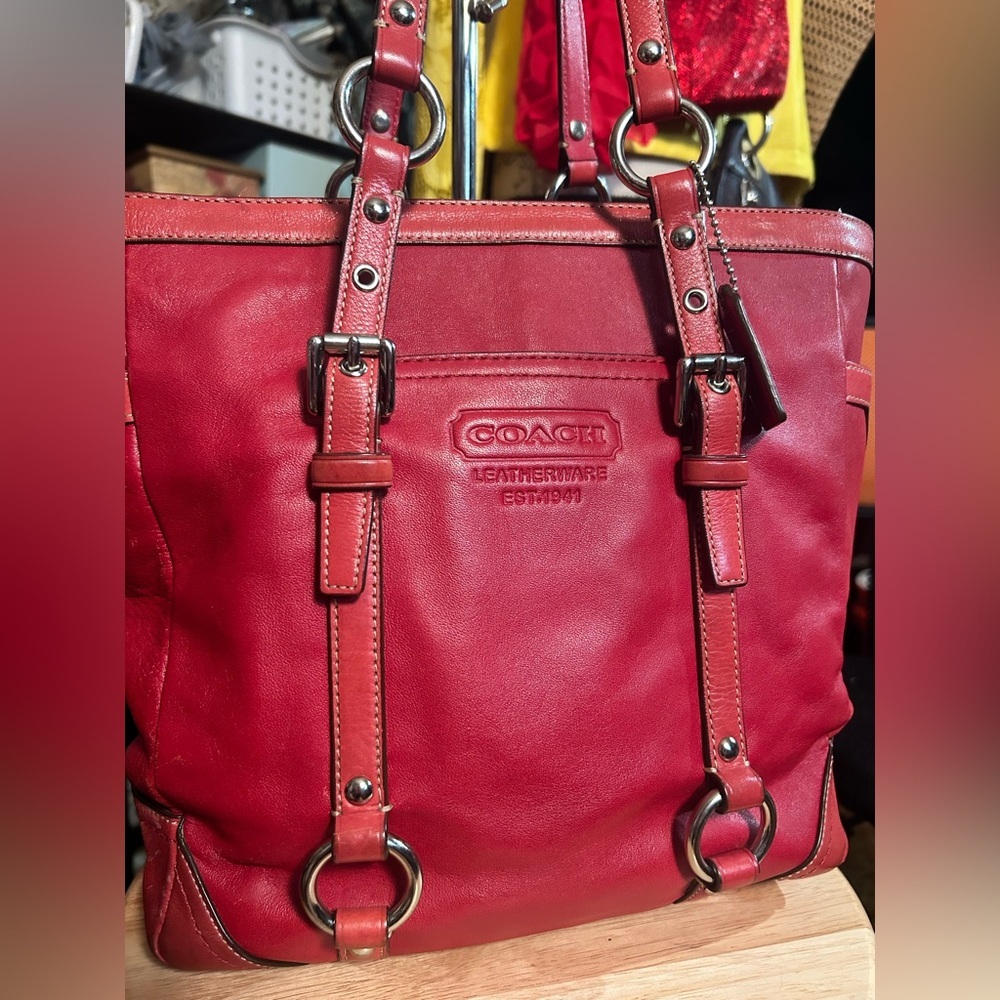 2008 SET Coach Gallery Tote Red Leather w Coach Classic Red Leather Soho Wallet - Picture 3 of 15